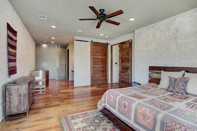 Building Photo - 808 Coronado St