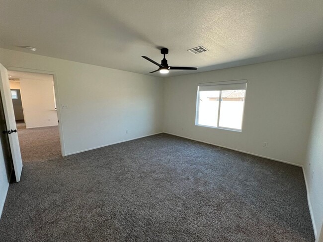 Building Photo - NEWER 3 BEDROOM HOME!