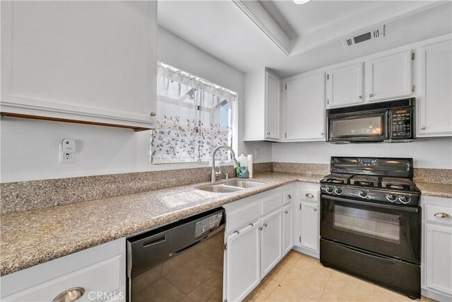Building Photo - 5422 Chippewa Ct