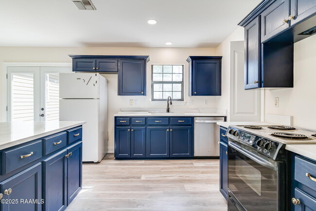 Building Photo - 147 Oak Crest Dr