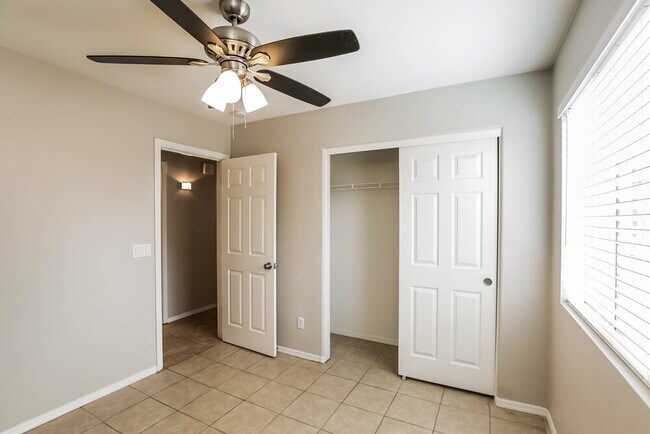 Building Photo - 12814 W Crocus Dr