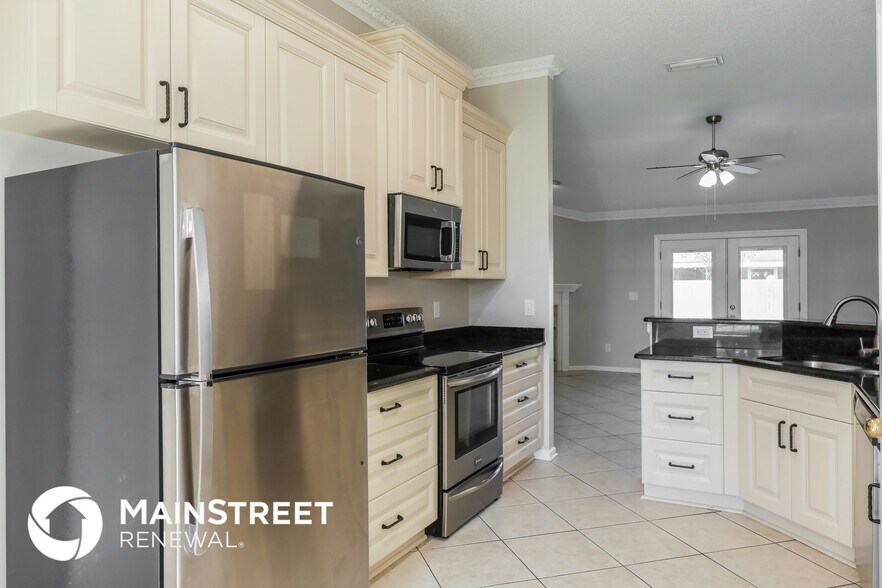 Building Photo - 3738 Woodbriar Dr