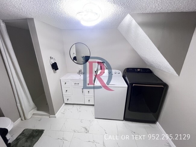 Building Photo - 13702 Country Ln