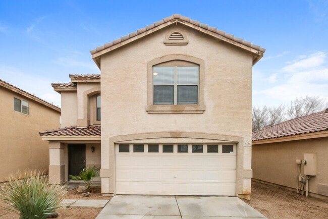 Building Photo - 2236 E Spruce Dr