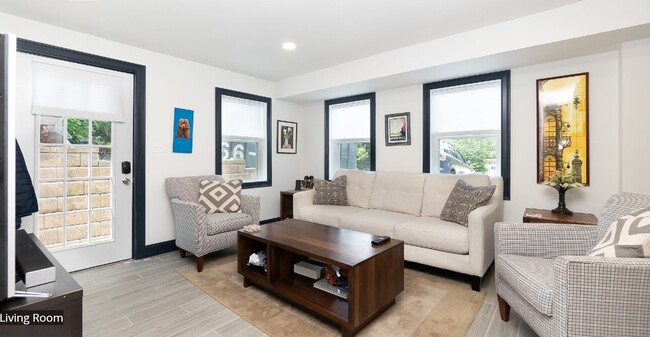 Building Photo - 8 Alveston St