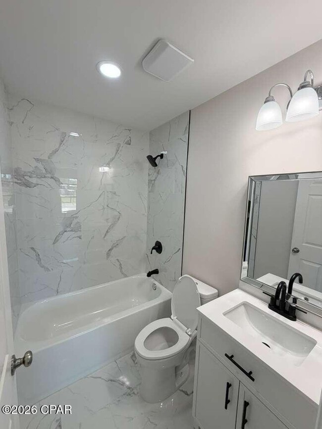 Building Photo - 208 Kraft Ave