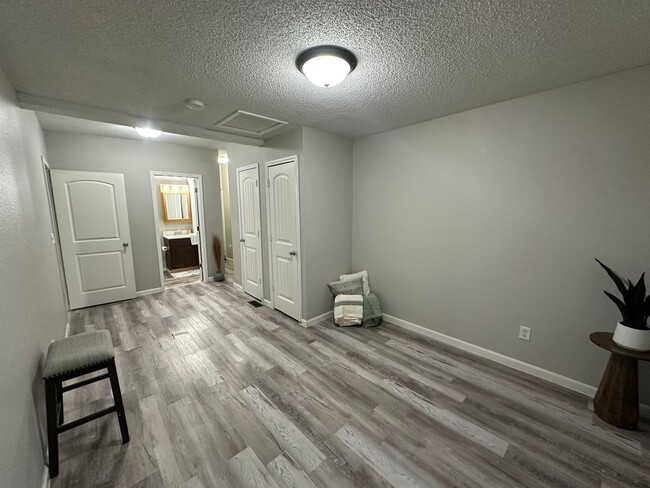 Building Photo - 2 bed, 2 bath home for rent in Waterloo, a...