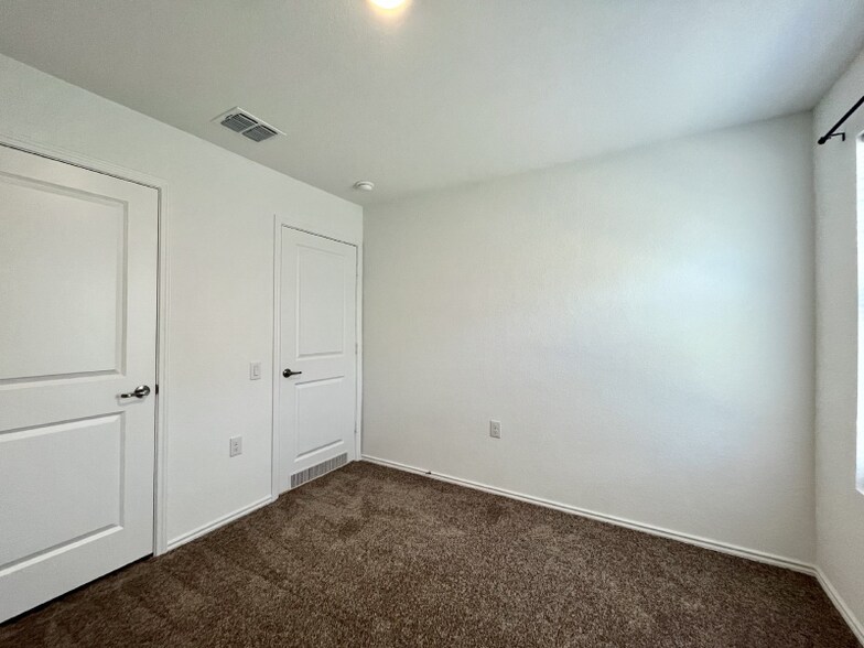 Building Photo - 1339 Art Wall Wy