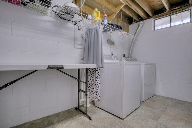 Building Photo - 307 Marian Ave