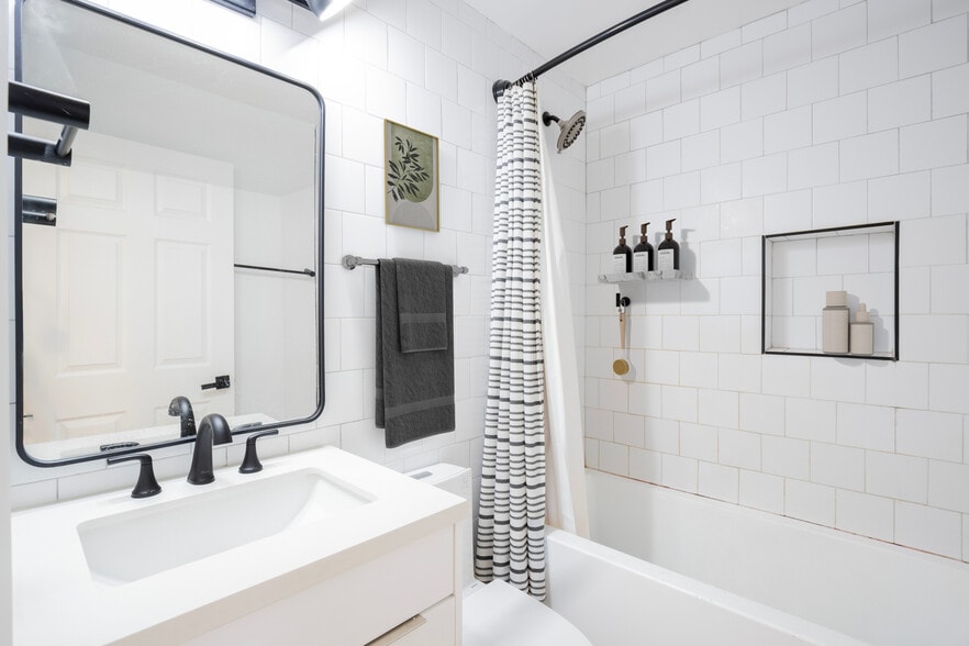 Building Photo - Lexington 5716 Propco LLC