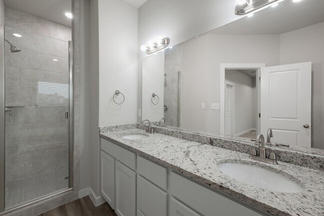 Building Photo - Luxurious Escape! 3/3.5 in The Preserve at the Dominion