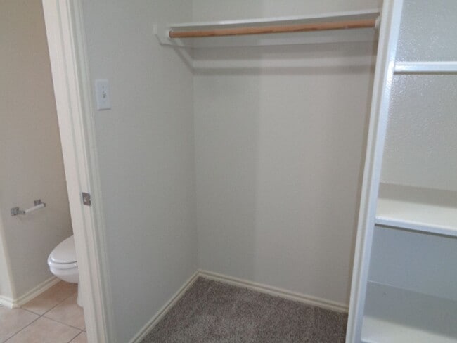 Building Photo - Beautiful 3BR Townhome in Villas of Oakwood Glen – Klein ISD