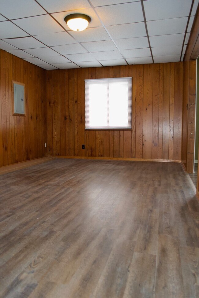 Building Photo - Three Bedroom Ranch in Northeast Grand Rapids