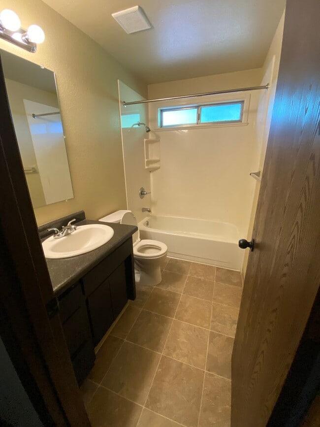 Building Photo - R202-206