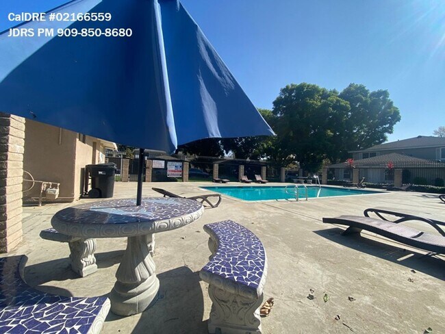 Building Photo - La Verne 2 Bedroom Condo