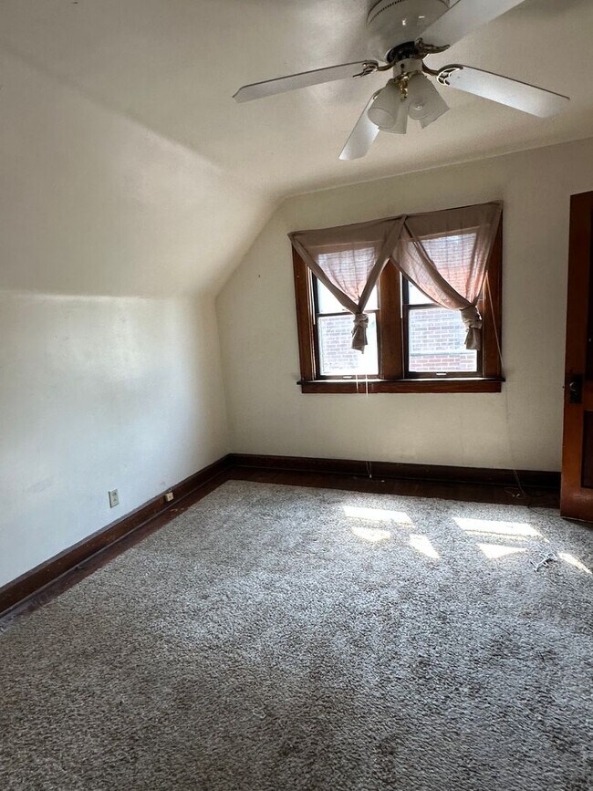 Building Photo - Youngstown Single Home