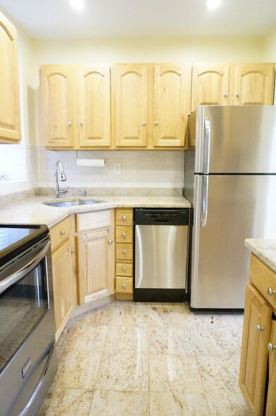 Primary Photo - 1415 Commonwealth Ave