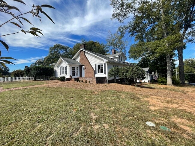 Building Photo - Updated 3/2 House in Old East Rome $2,150