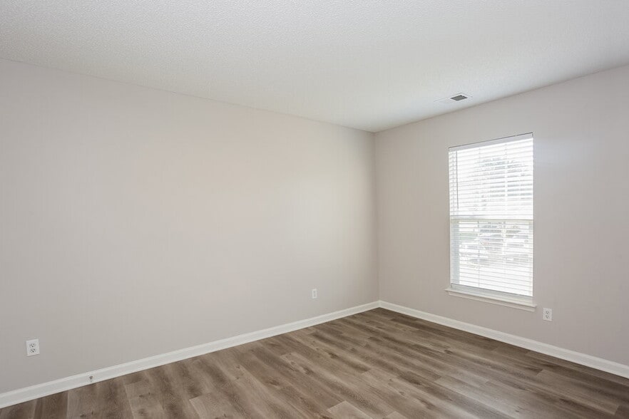 Building Photo - 3042 Willamette Valley Dr