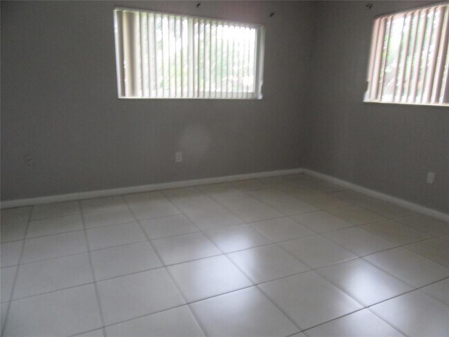 Building Photo - 4100 NW 110th Ave