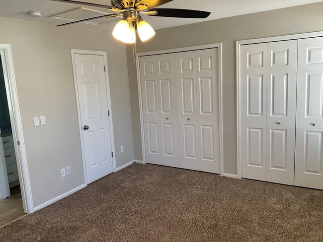 Building Photo - 2850 Leoti Dr