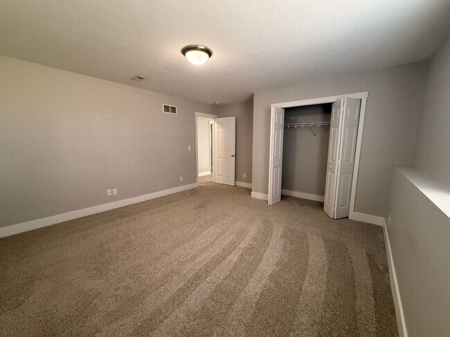 Building Photo - 1627 Hamlet Dr