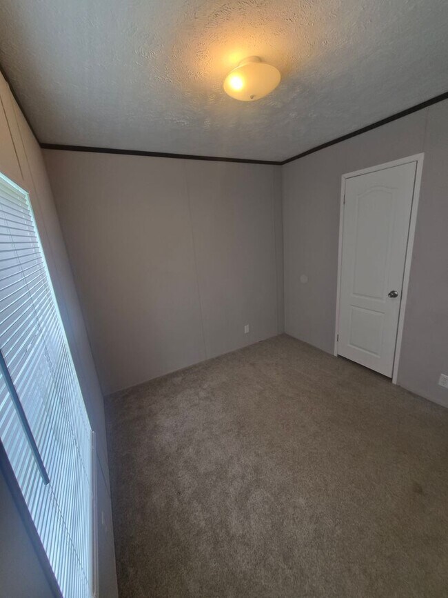 Building Photo - Heiskell 37754 - 3 bedroom, 2 bath home - Call Lisa Vineyard (865) 216-9334