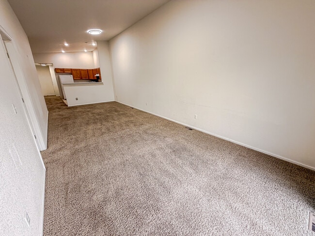 Building Photo - 313 Hunters Way