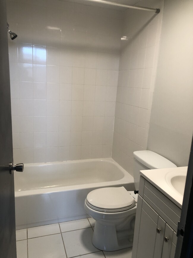 Building Photo - 1914 Fairmount Ave