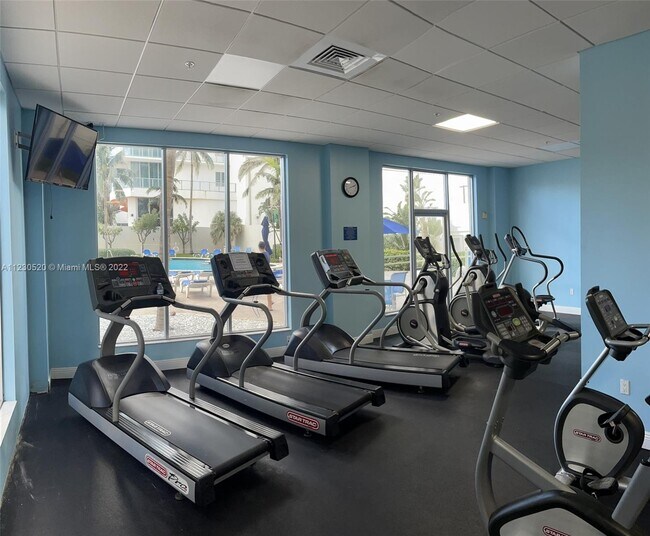 Building Photo - 4001 S Ocean Dr