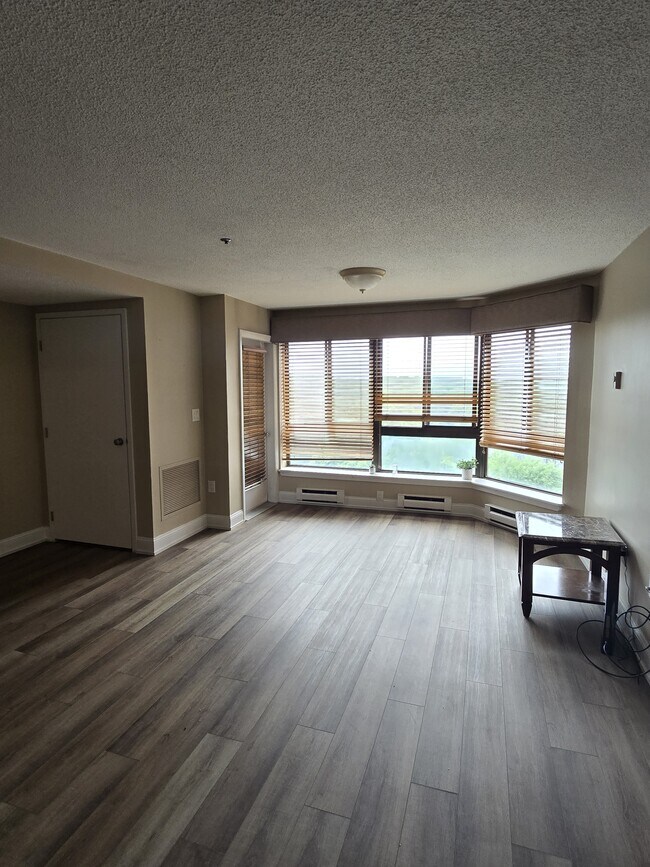 Building Photo - 200 Burkhall St