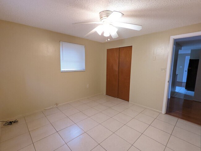 Building Photo - 3 bedroom, 2 FULL bathroom, 1320sq ft home with LVP flooring, spacious kitchen a LARGE backyard w...