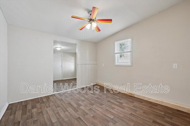 Building Photo - 2708 W 7th St