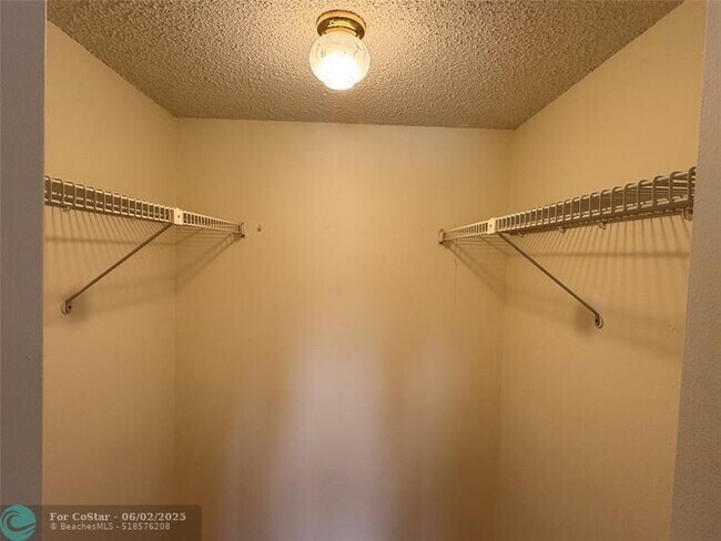 Building Photo - 1810 N Lauderdale Ave