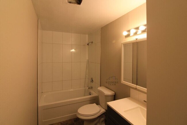 Building Photo - 1409 W 14th Ave