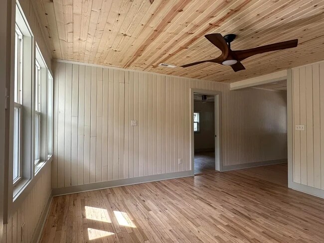 Building Photo - 2531 Wecco St
