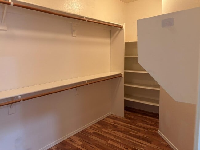 Building Photo - 2720 E Hulet Dr