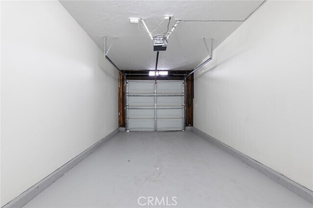 Building Photo - 8633 Balboa Blvd