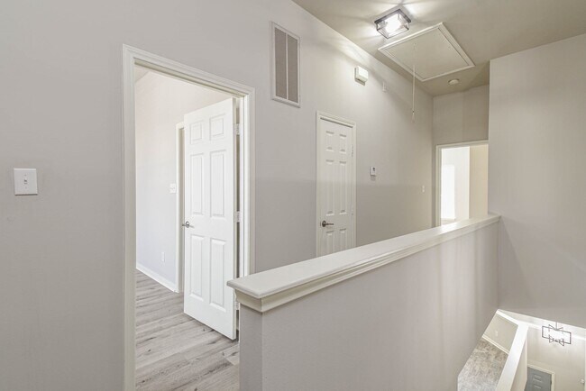 Building Photo - 1729 Tuam St