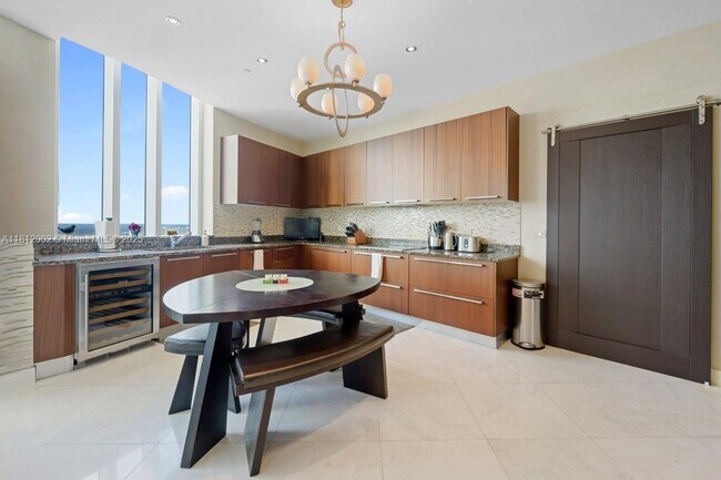 Building Photo - 16001 Collins Ave