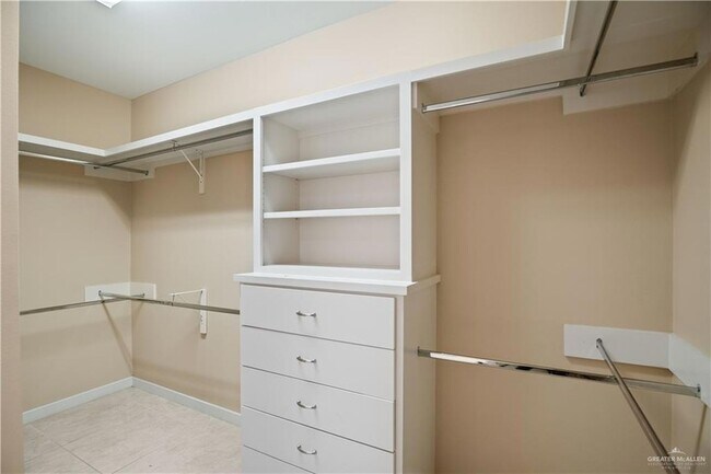Building Photo - 1405 Ozark Ave