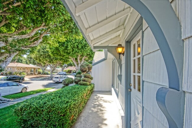 Building Photo - Incredibly Charming & Bright 3BR2BA Home w...