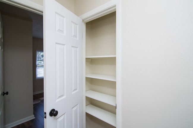 Building Photo - 1536 Coombs Dr