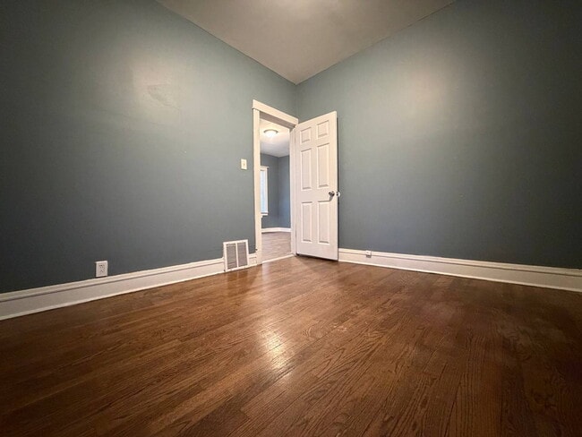 Building Photo - Updated 4 Bedroom Home with Off-Street Parking