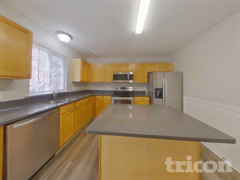 Building Photo - 7427 Balancing Rock Ct