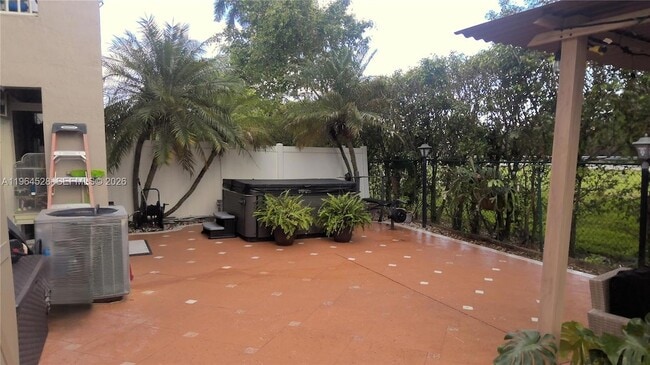 Building Photo - 12614 SW 54th Ct