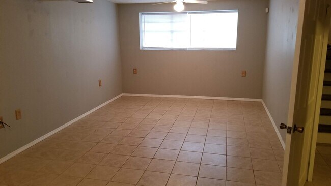 Building Photo - Nice, large home waiting to be called home