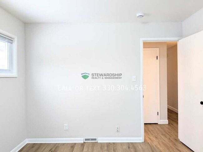 Building Photo - 2881 Archwood Pl