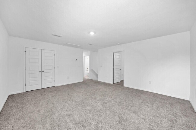 Building Photo - 30 Sandywoods Ct