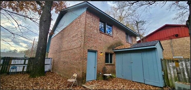 Building Photo - Tour Today! 2/1.5 Townhome in Longview